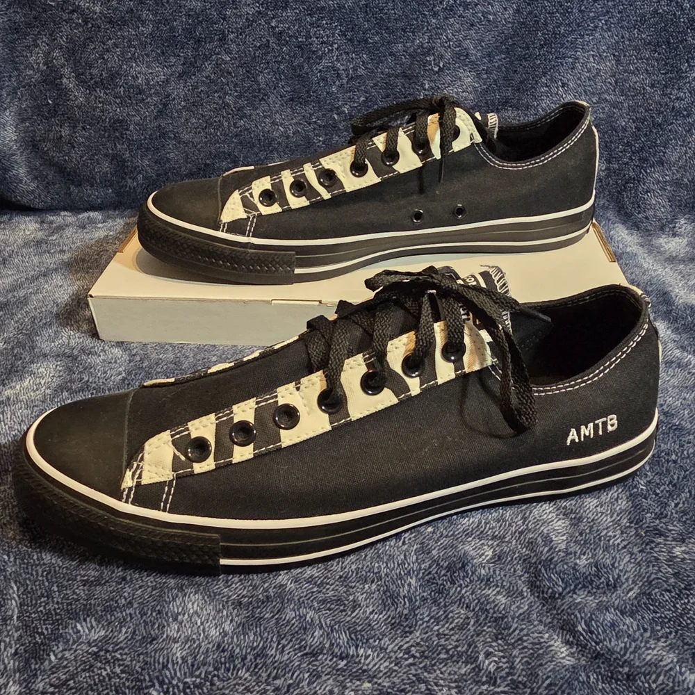 Custom Converse All Stars "Chuck Taylor" low-top canvas sneakers - Picture 2 of 7